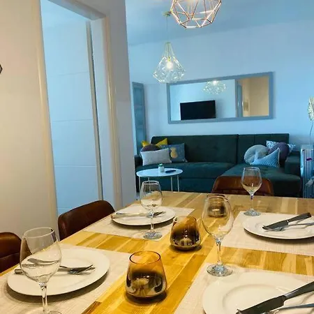 Sunrise Apartment *
